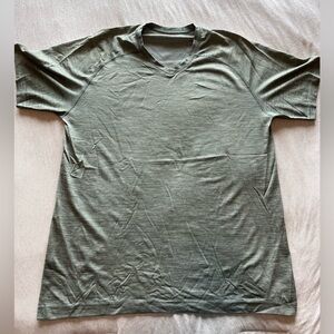 Lululemon Metal Vent Tech Short Sleeve V-neck. Great pre-owned condition. XL.
